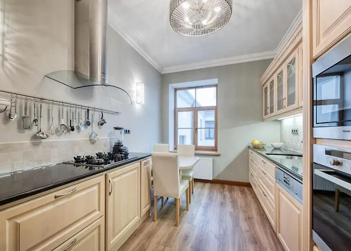 In Quiet Center, 아파트 *