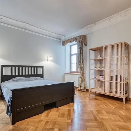 In Quiet Center, Daire Riga