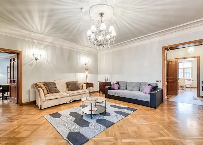 In Quiet Center, Apartman