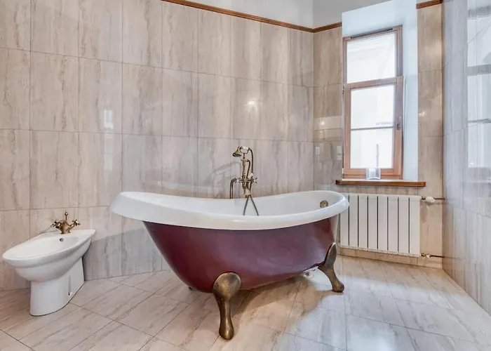 In Quiet Center, Apartman *